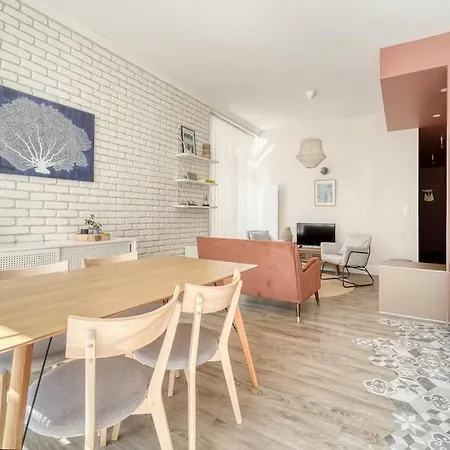 Apartment Lumineux, Decoration Soignee